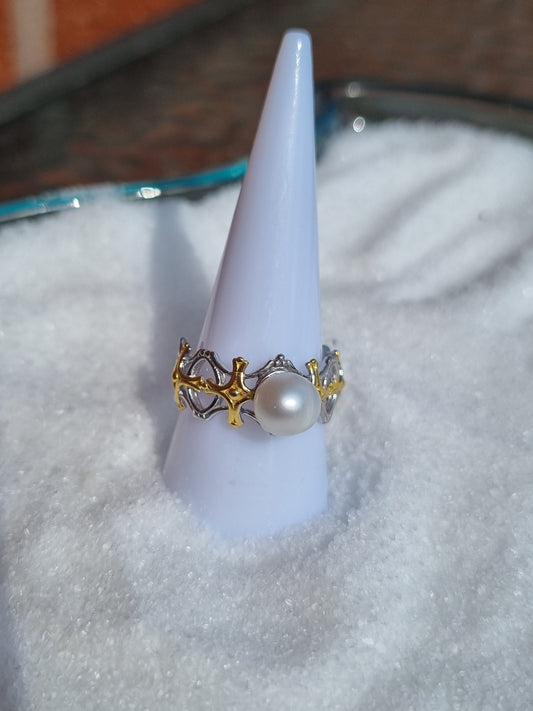 Antique style ring