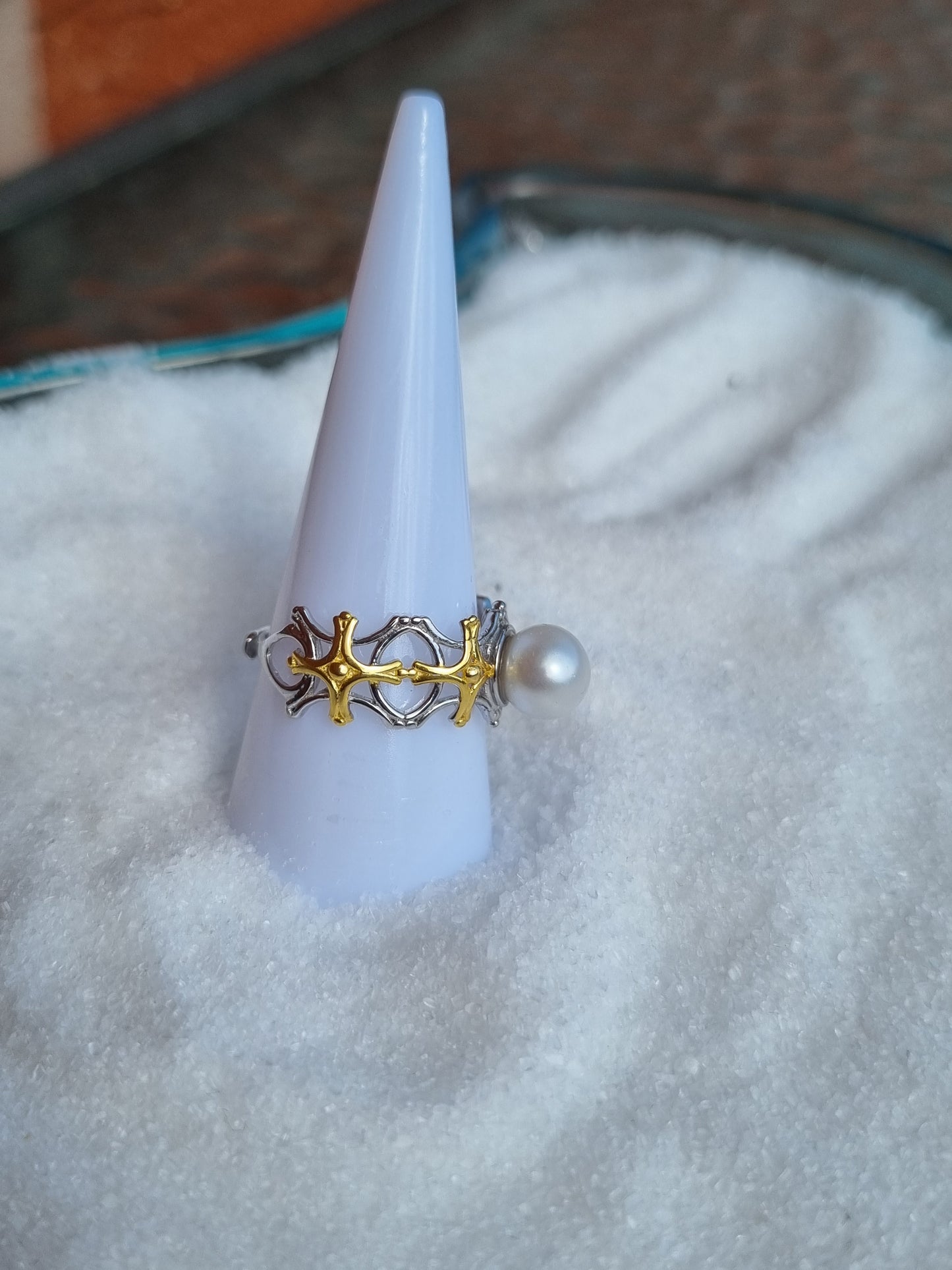 Antique style ring
